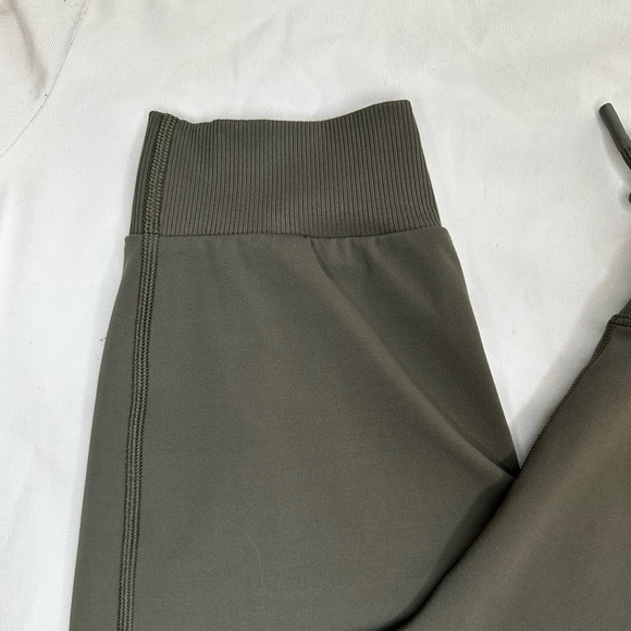 Vuori Women’s Olive Green Performance Joggers High Rise Drawstring Size Large - Picture 2 of 6